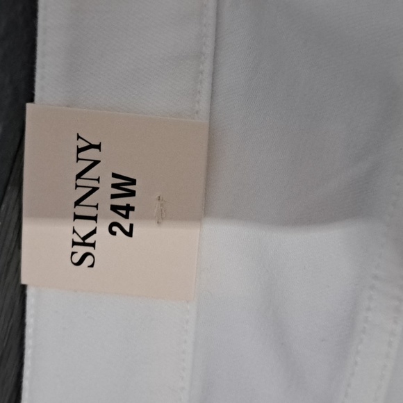 Vince Camuto Plus Size Skinny Jeans - Picture 8 of 9